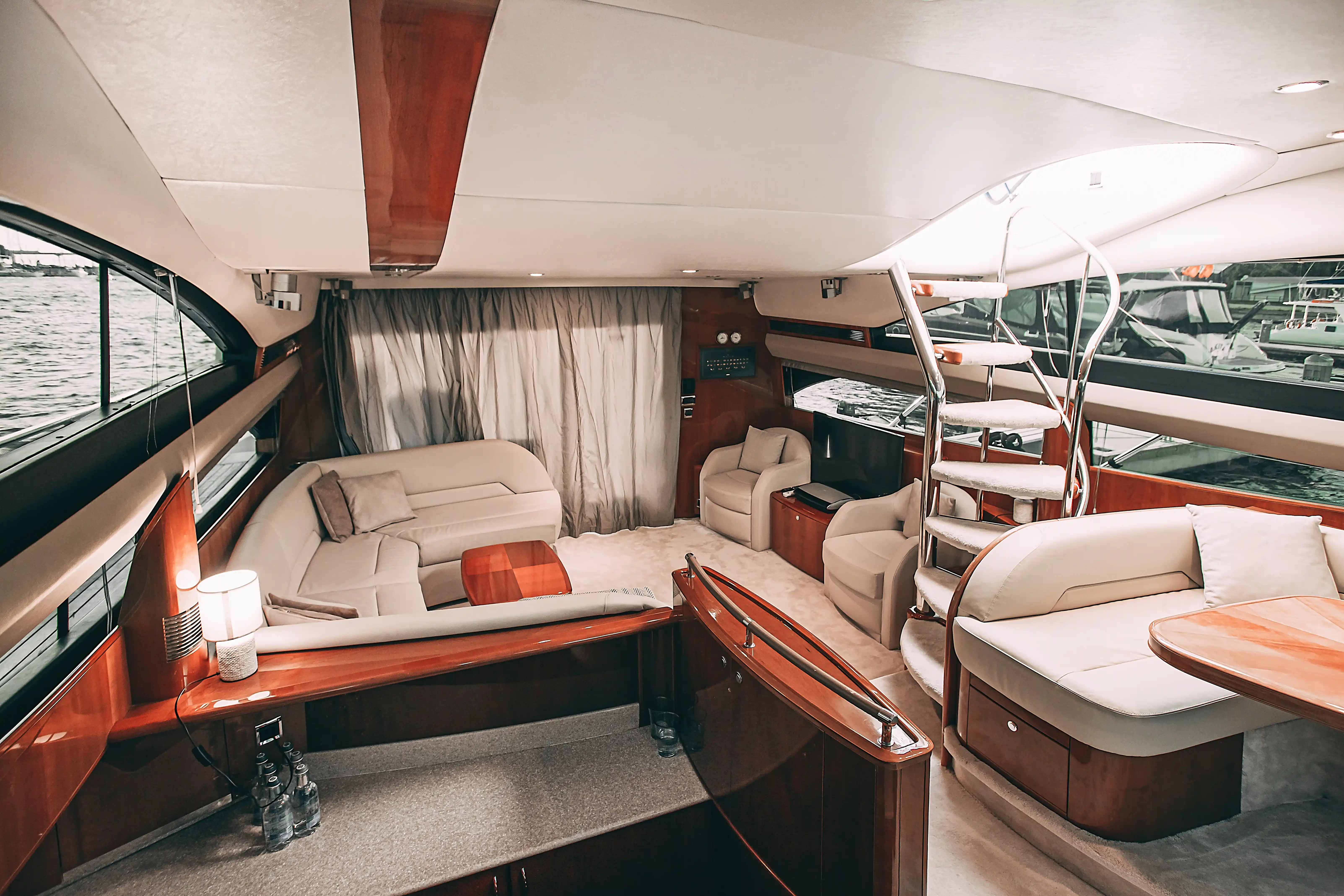 Яхта Princess 57 Esperanza image- 19